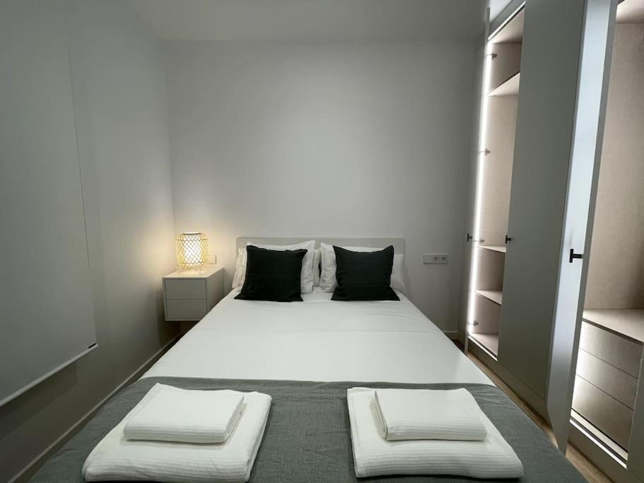 Apartamento Nuevo Centrico Frente Al Mar En Palamos Exterior photo
