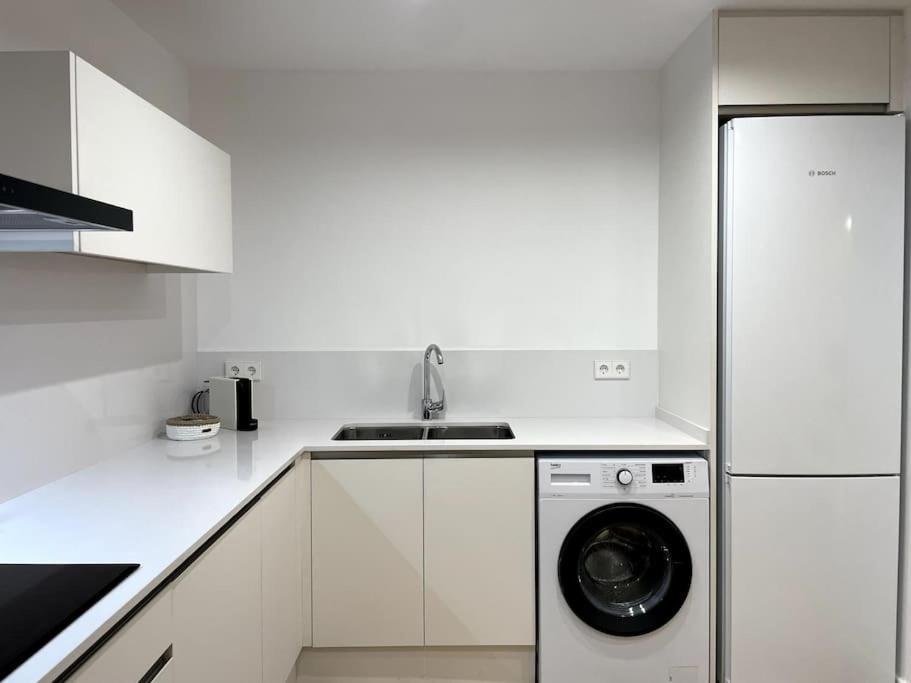 Apartamento Nuevo Centrico Frente Al Mar En Palamos Exterior photo